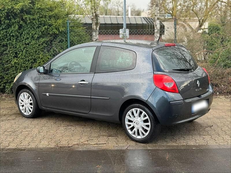 Gebraucht Renault Clio II 87 PS (63 kW) 2007 Schwarz Kleinwagen