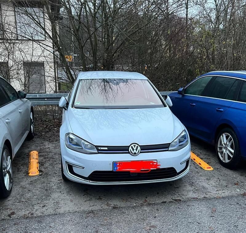Weiß Gebraucht 2017 VW e-Golf Kleinwagen | 12.000 € (Fairer Preis) - Bild 1/2
