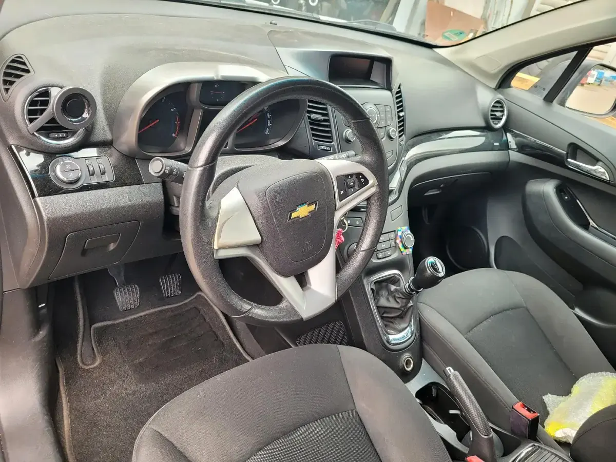 Gebraucht Chevrolet Orlando 140 PS (102 kW) 2012 Grau Van / Kleinbus