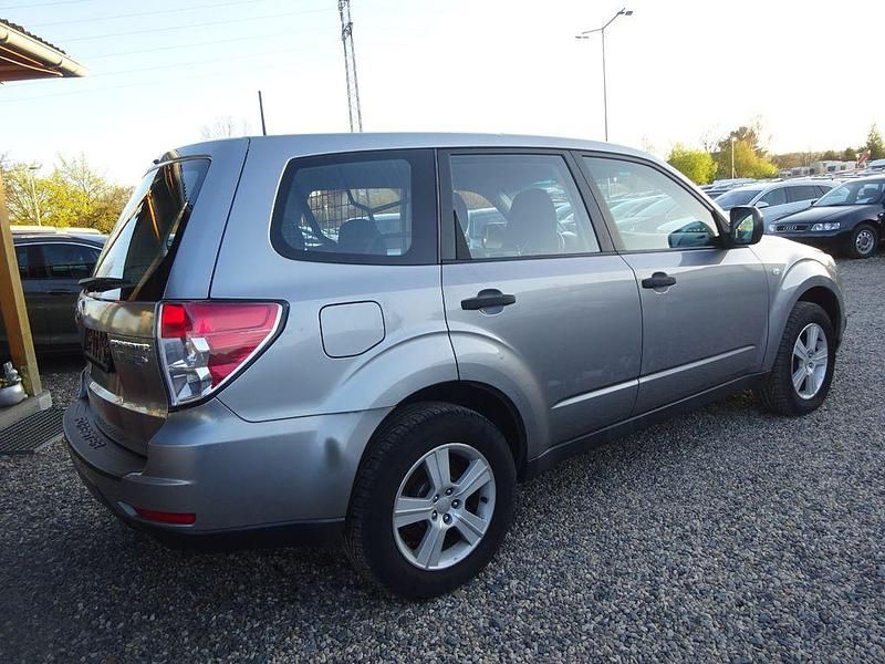 Gebraucht Subaru Forester Trend 147 PS (108 kW) 2010 Silber SUV