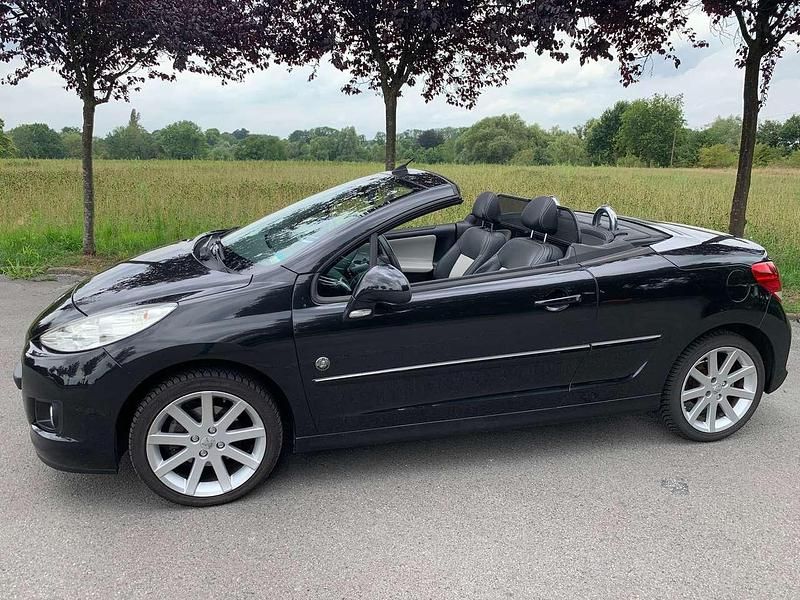 Schwarz Gebraucht 2010 Peugeot 207 CC Roland Garros Cabrio | 5.990 € (Teuer) - Bild 1/4