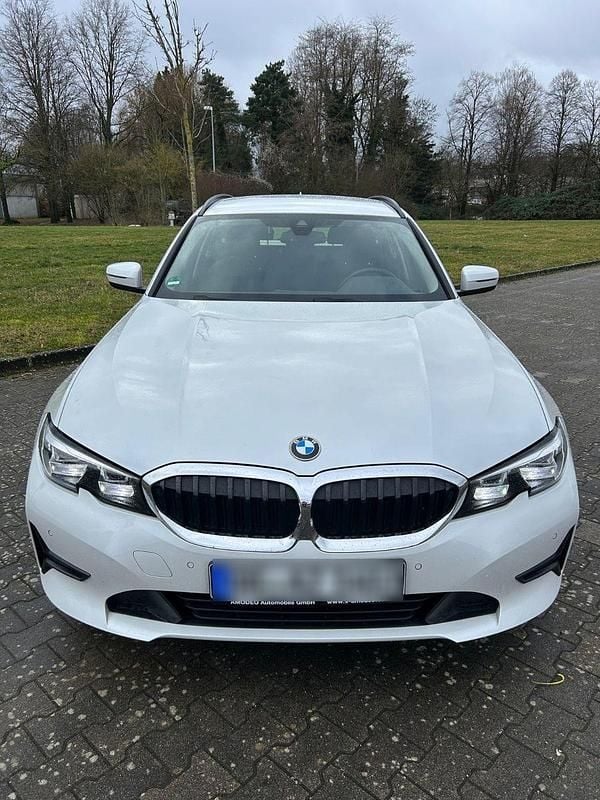 Gebraucht BMW 320 190 PS (139 kW) 2022 Weiß Kombi