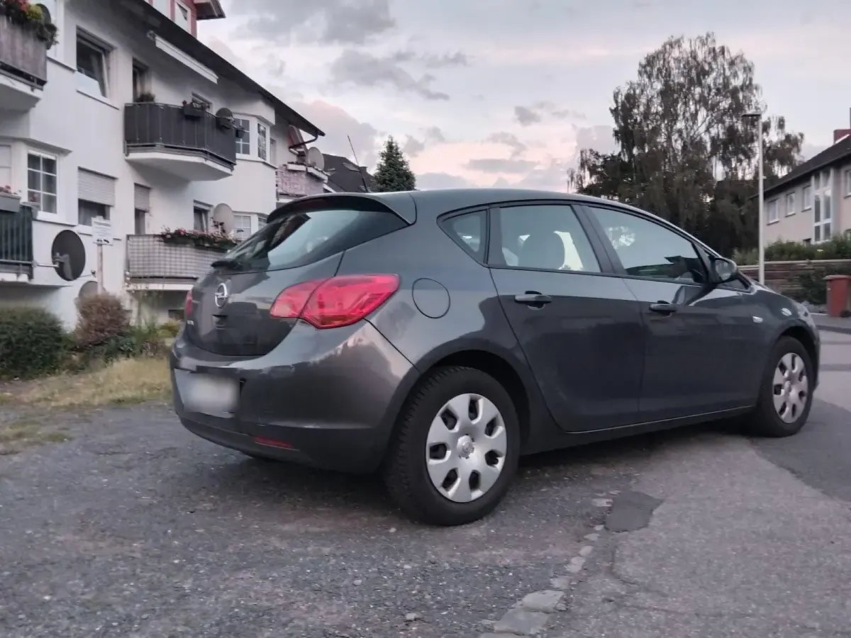 Gebraucht Opel Astra Selection 116 PS (85 kW) 2010 Grau Kombi