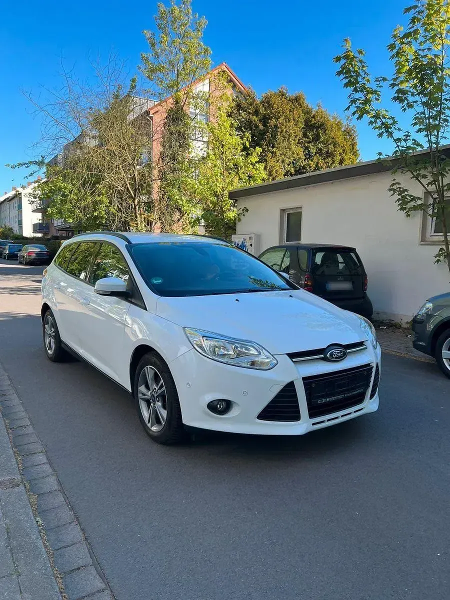 Second-hand Ford Focus SYNC Edition 101 CP (74 kW) 2013 Alb Break