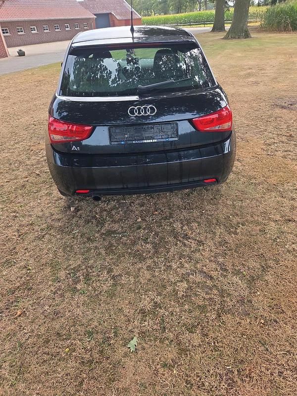 Schwarz Gebraucht 2011 Audi A1 S-Line Kleinwagen | 7.500 € (Guter Preis) - Bild 1/4