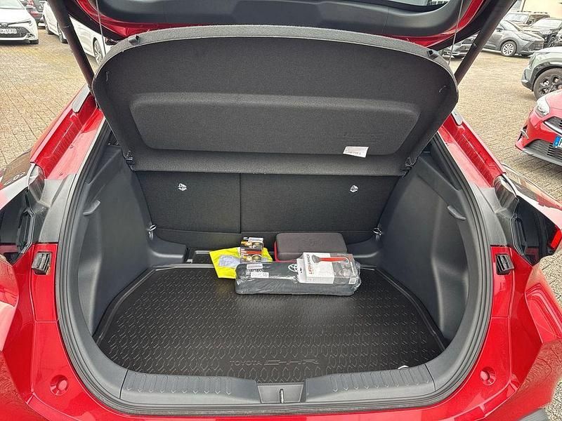 Neu Toyota C-HR 140 PS (102 kW) 2025 Rot SUV