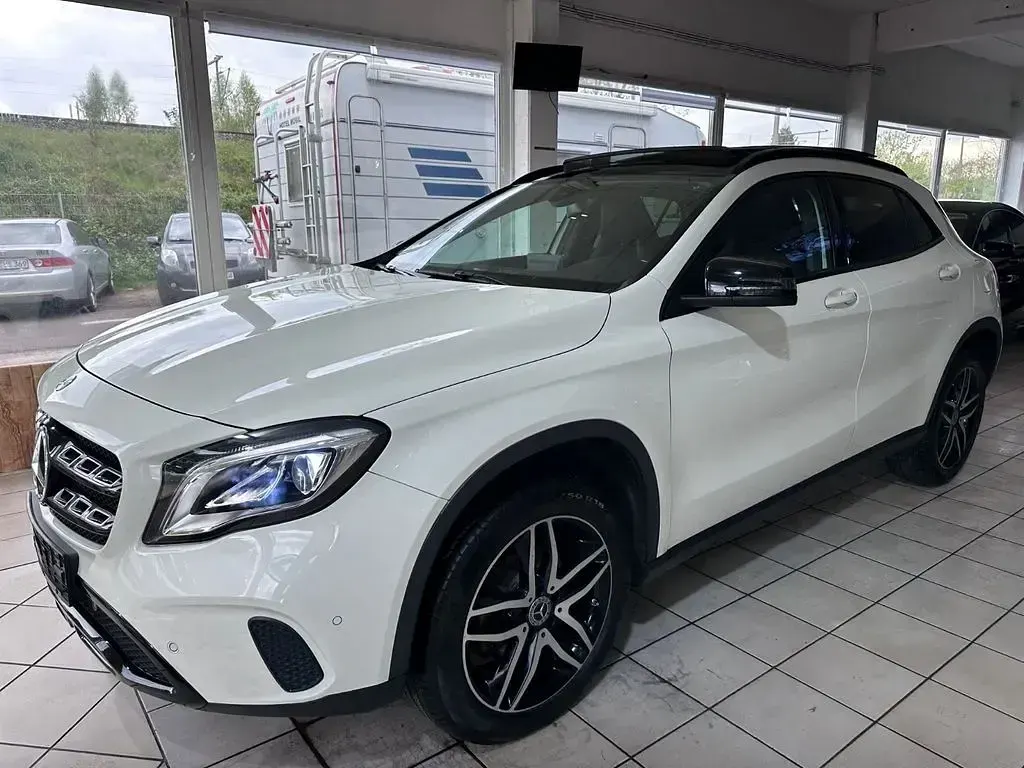 Gebraucht Mercedes GLA200 Urban 156 PS (114 kW) 2017 Weiß SUV