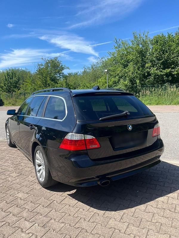 Schwarz Gebraucht 2009 BMW 520 Kombi | 3.700 € (Guter Preis) - Bild 1/4
