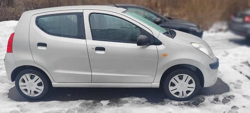 Gebraucht Nissan Pixo 68 PS (50 kW) 2011 Silber Kleinwagen