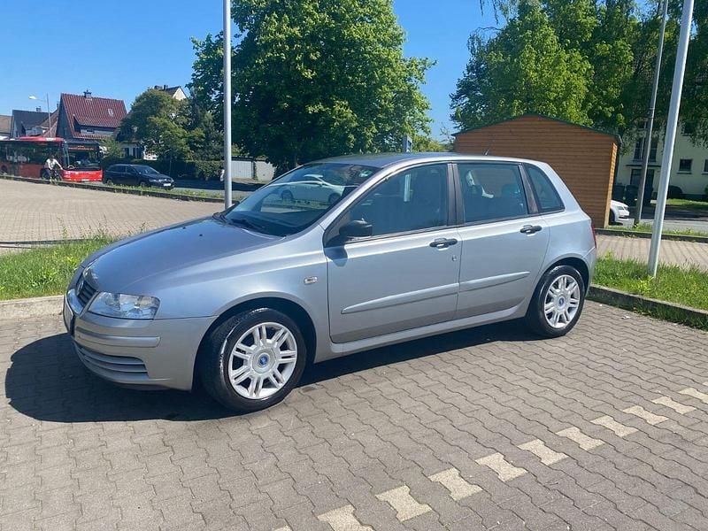 Gebraucht Fiat Stilo 95 PS (69 kW) 2004 Silber Limousine