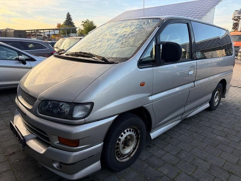 Grau Gebraucht 2000 Mitsubishi Space Gear Van / Kleinbus | 3.990 € - Bild 1/4