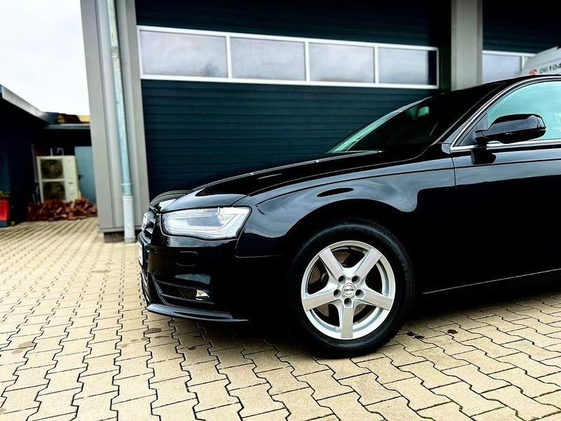 Gebraucht Audi A4 Ambiente 170 PS (125 kW) 2012 Schwarz Limousine