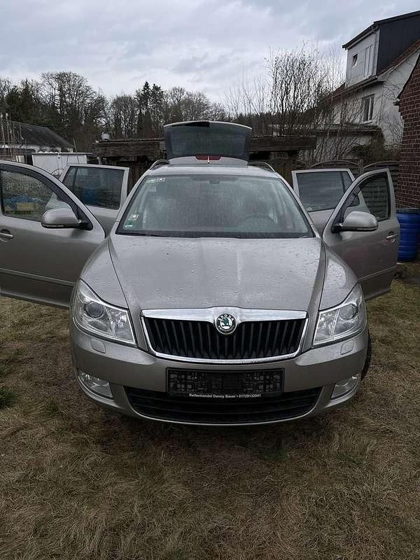 Gebraucht Skoda Octavia 140 PS (102 kW) 2012 Kombi