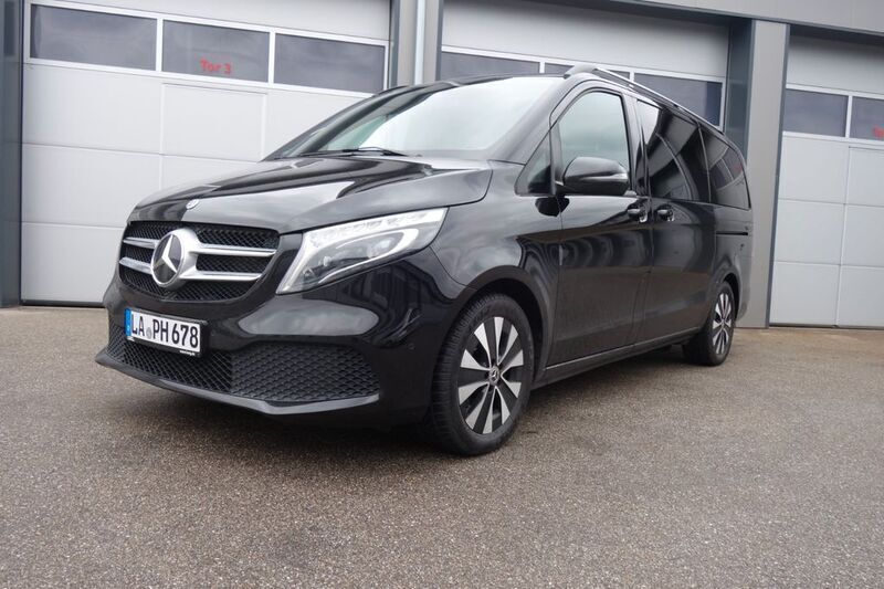 Schwarz Gebraucht 2021 Mercedes V250 Sport Van / Kleinbus | 55.000 € (Teuer) - Bild 1/4