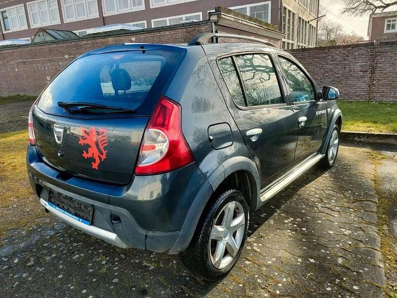 Gebraucht Dacia Sandero Stepway 84 PS (61 kW) 2012 Grau Limousine