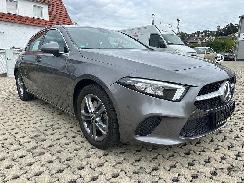 Grau Gebraucht 2018 Mercedes A220 Limousine | 23.500 € (Fairer Preis) - Bild 1/4