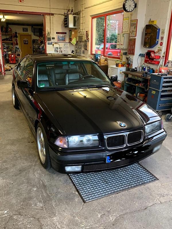 Second-hand BMW 328 193 CP (141 kW) 1995 Negru Coupe