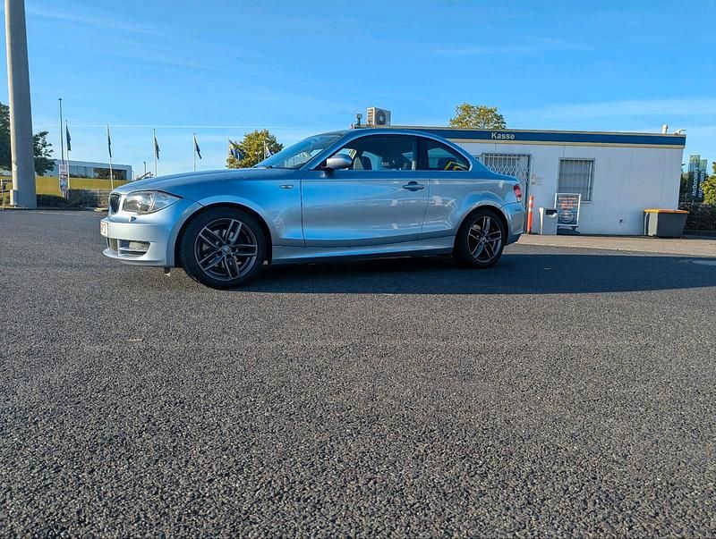 Blau Gebraucht 2009 BMW 125 Coupé Coupé | 10.400 € - Bild 1/4