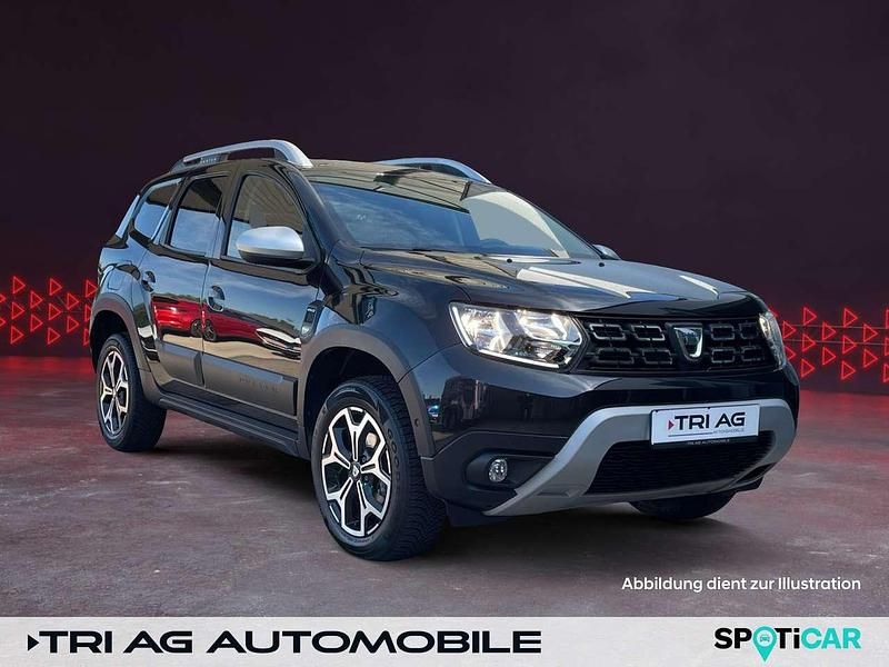 Perlmuttschwarz (metallic) Gebraucht 2021 Dacia Duster Prestige SUV | 17.990 € (Fairer Preis) - Bild 1/4