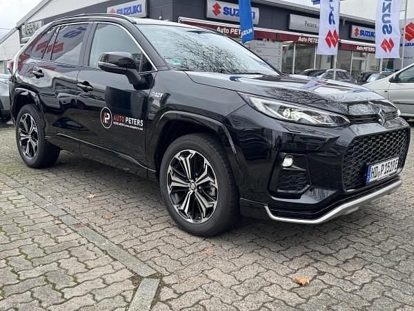 Schwarz (attitude black mica metallic) Gebraucht 2024 Suzuki Across Comfort SUV | 48.500 € (Etwas zu teuer) - Bild 1/4