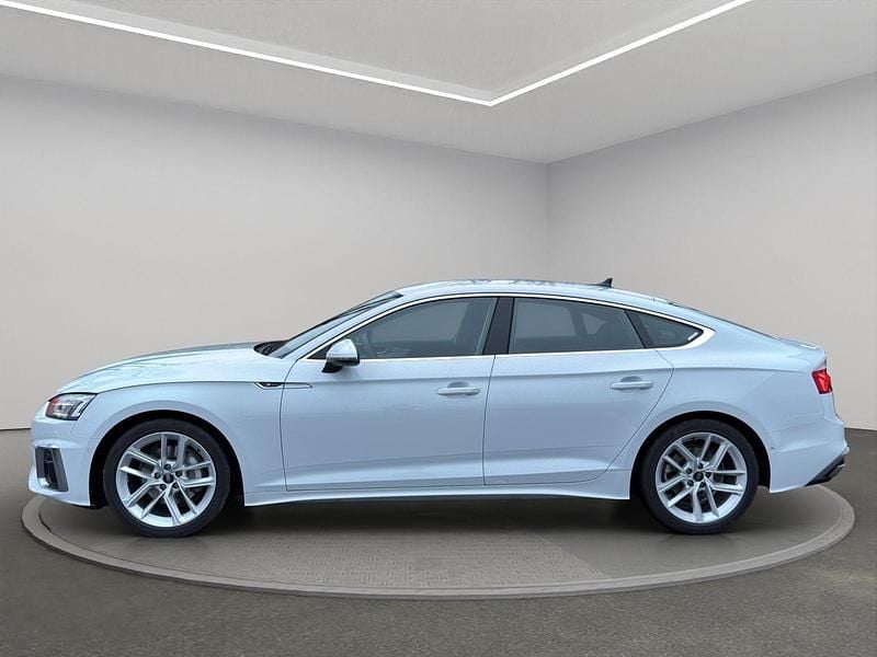 Gebraucht Audi A5 Sportback Business 204 PS (150 kW) 2023 Gletscherweiß metallic Kleinwagen