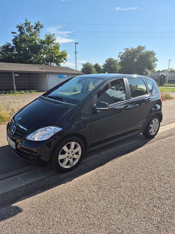 Gebraucht Mercedes A180 109 PS (80 kW) 2010 Schwarz Van / Kleinbus