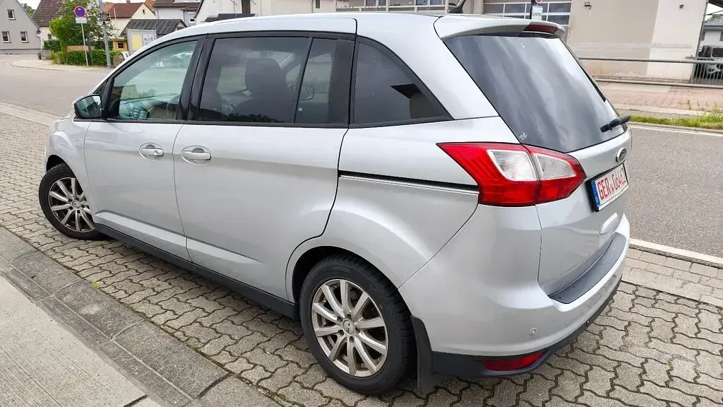 Używany Ford Grand C-Max SYNC Edition 140 KM (102 kW) 2014 Srebrny Minivan