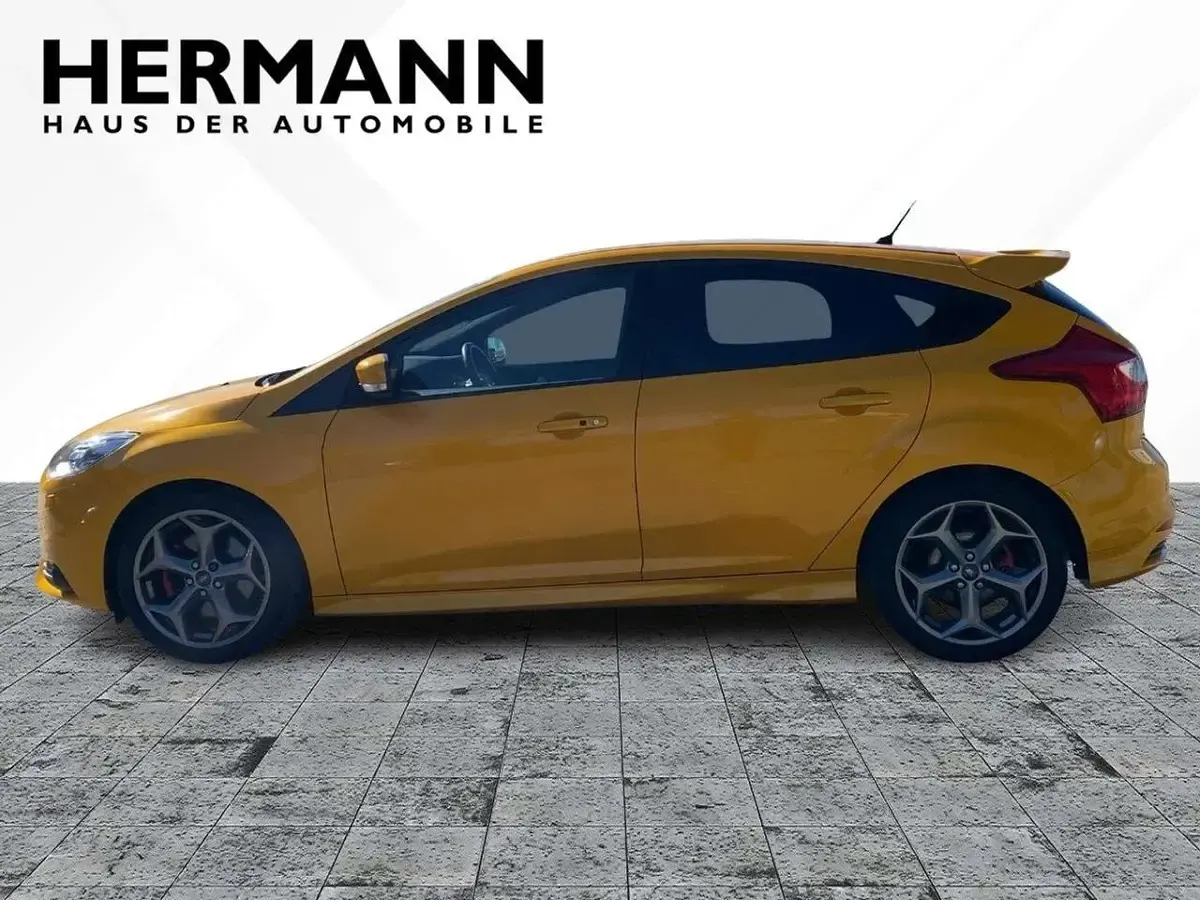 Usata Ford Focus ST 250 CV (183 kW) 2012 Giallo Berlina