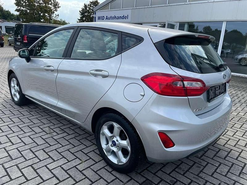Gebraucht Ford Fiesta Trend 86 PS (63 kW) 2018 Polarsilber metallic Kleinwagen
