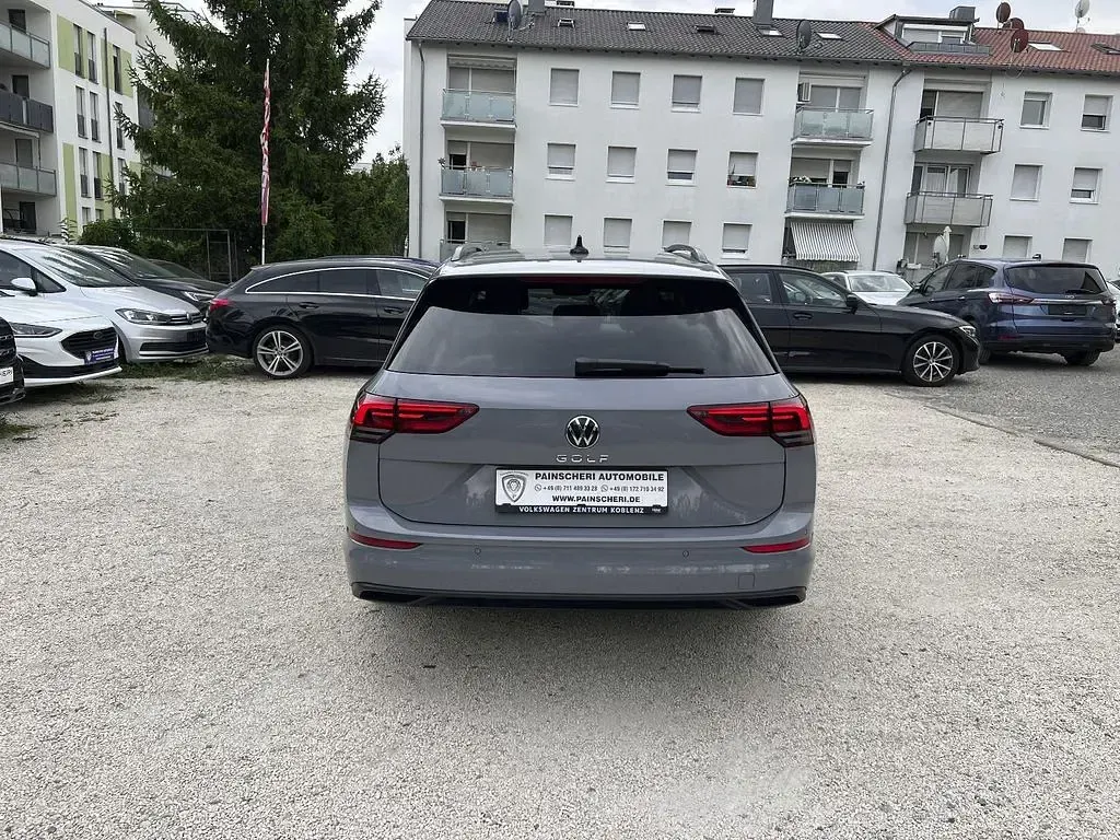 Gebraucht VW Golf VIII Life 150 PS (110 kW) 2021 Mondsteingrau Kombi