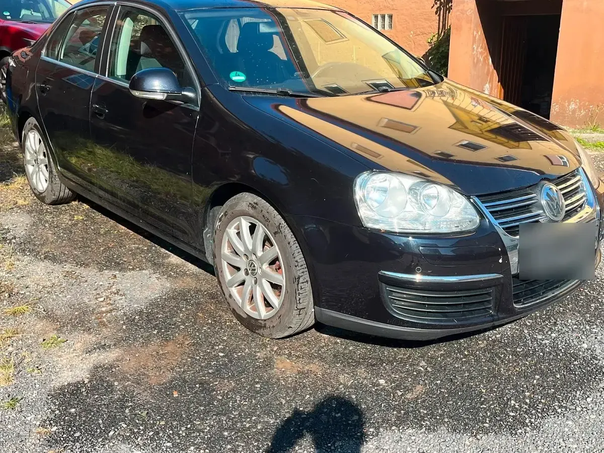 Gebraucht VW Jetta 105 PS (77 kW) 2010 Schwarz Limousine