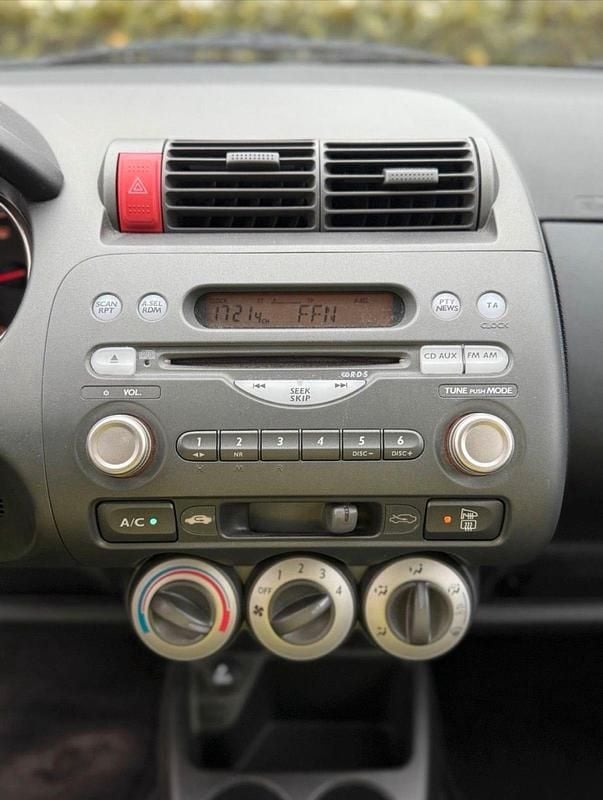 Gebraucht Honda Jazz 78 PS (57 kW) 2008 Rot Kleinwagen