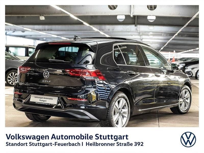 Gebraucht VW Golf VIII 116 PS (85 kW) 2022 Deep black perleffekt Limousine