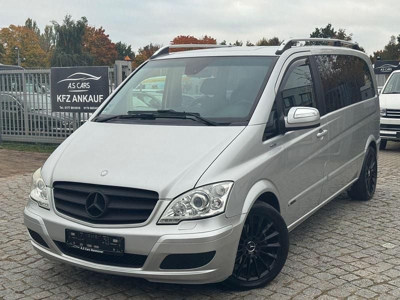 Silber Gebraucht 2011 Mercedes Viano Van / Kleinbus | 10.490 € (Guter Preis) - Bild 1/4