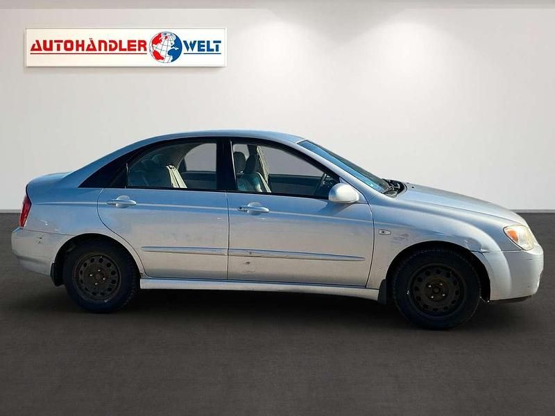 Gebraucht Kia Cerato EX 143 PS (105 kW) 2004 Silber Limousine