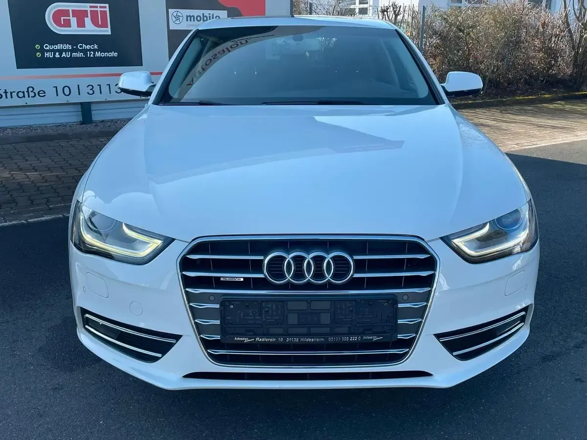 Gebraucht Audi A4 Attraction 190 PS (139 kW) 2015 Weiß Limousine
