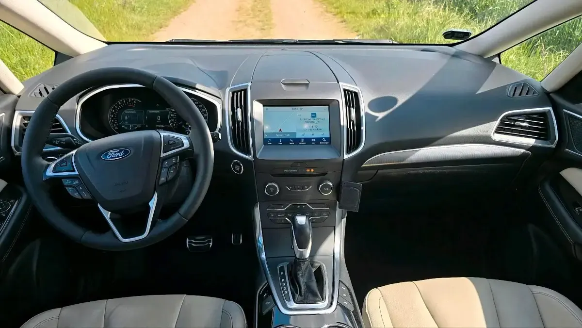Gebraucht Ford S-MAX Titanium 241 PS (177 kW) 2017 Grün Van / Kleinbus