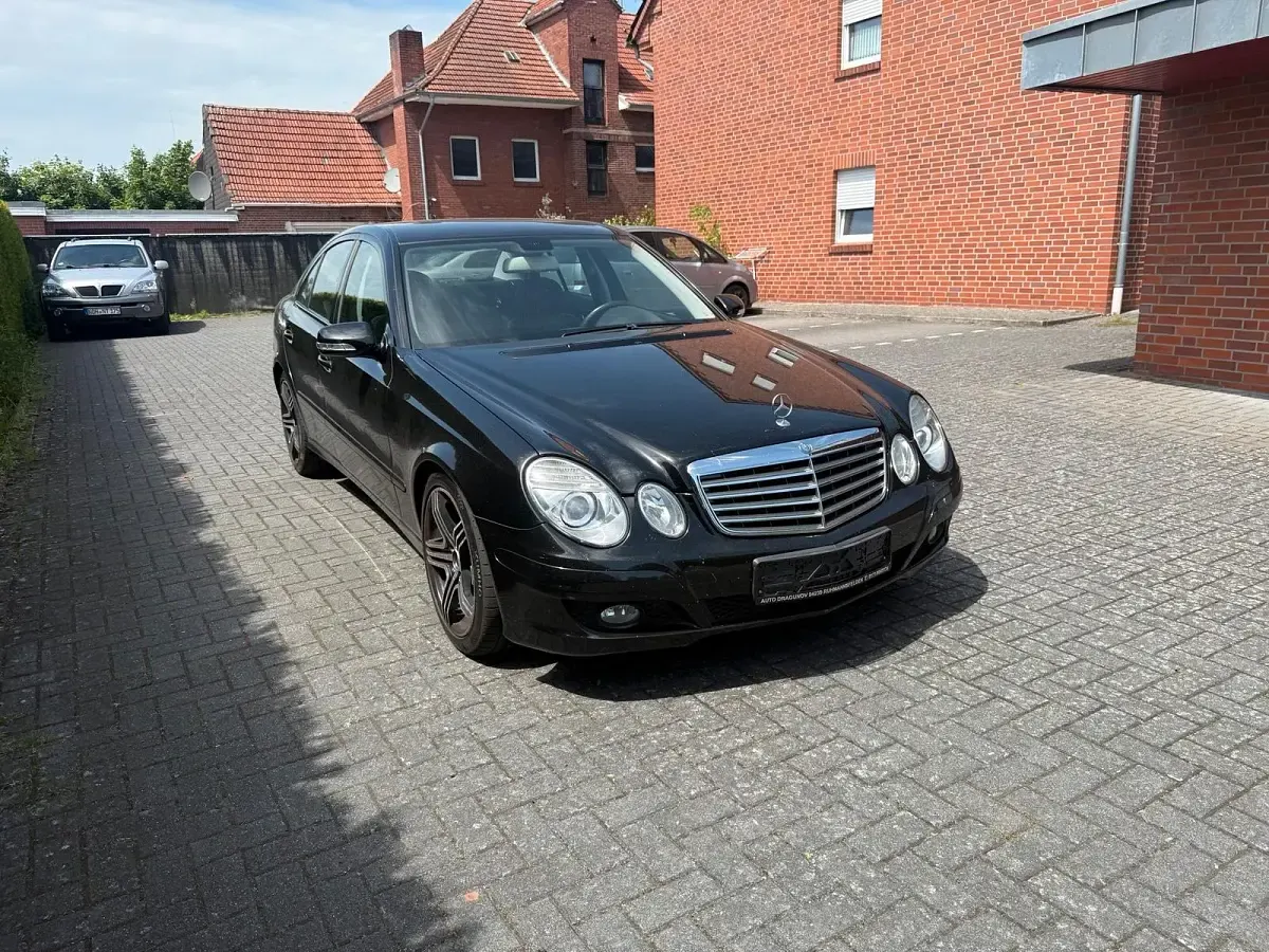 Gebraucht Mercedes E280 190 PS (139 kW) 2008 Schwarz Limousine