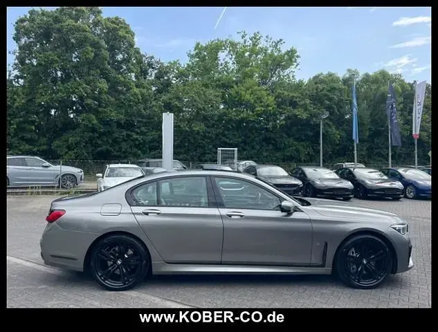 Gebraucht BMW 750 Shadowline 400 PS (294 kW) 2019 Silber/grau (metallic) Limousine