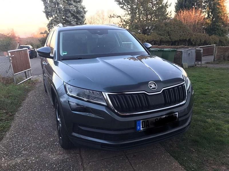 Grau Gebraucht 2018 Skoda Kodiaq SUV | 27.500 € (Etwas zu teuer) - Bild 1/4