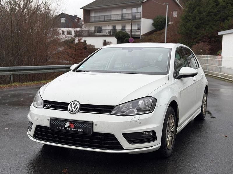 Weiß Gebraucht 2017 VW Golf R-line Limousine | 8.990 € (Fairer Preis) - Bild 1/4