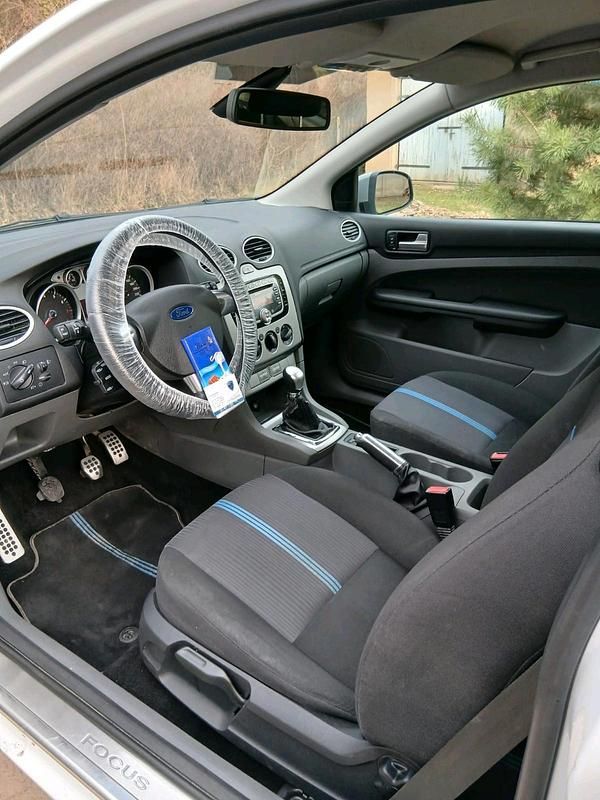 Używany Ford Focus 2010 Biały Sedan/Limuzyna