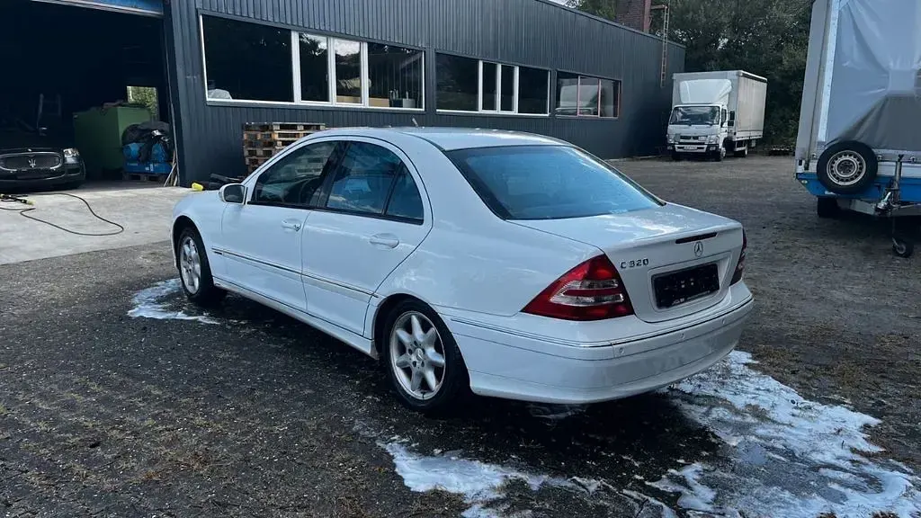 Gebraucht Mercedes C320 Avantgarde 218 PS (160 kW) 2000 Weiß Limousine