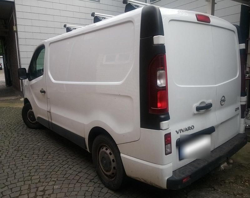 Gebraucht Opel Vivaro 120 PS (88 kW) 2017 Weiß Van / Kleinbus
