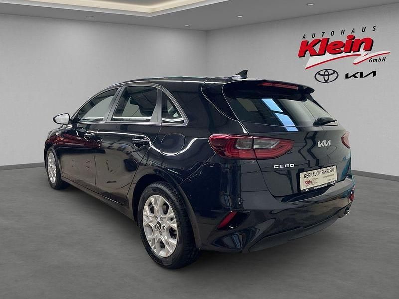 Gebraucht Kia Ceed Vision 101 PS (74 kW) 2024 Zilinaschwarz Kleinwagen