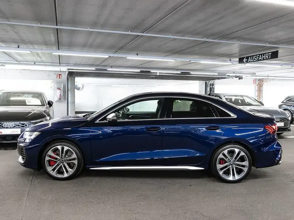 Gebraucht Audi S3 Ambiente 333 PS (244 kW) 2025 Navarrablau metallic Limousine