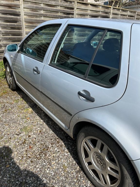 Grau Gebraucht 2000 VW Golf IV Kombi | 1.100 € (Fairer Preis) - Bild 1/4