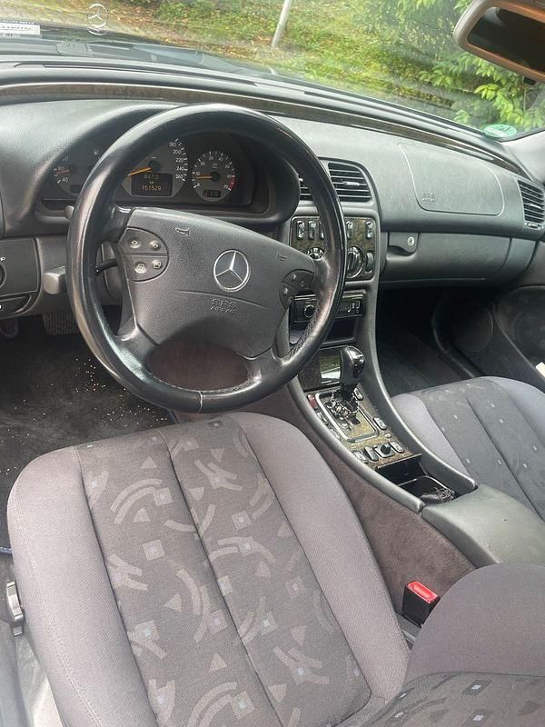 Gebraucht Mercedes CLK200 Avantgarde 163 PS (119 kW) 2000 Blau Cabrio