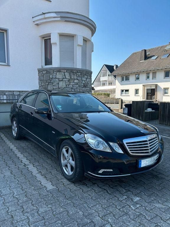Gebraucht Mercedes E200 184 PS (135 kW) 2010 Schwarz Limousine