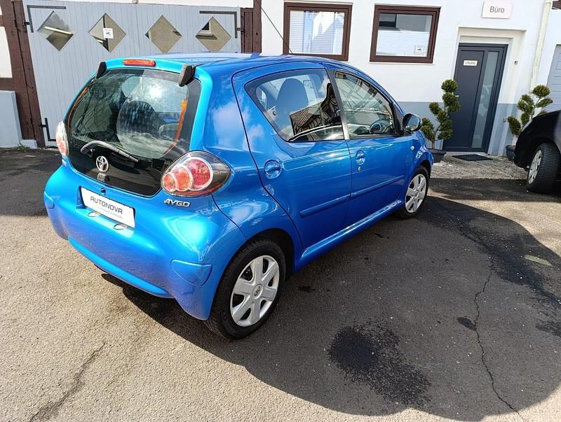 Gebraucht Toyota Aygo 68 PS (50 kW) 2009 Blau Kleinwagen